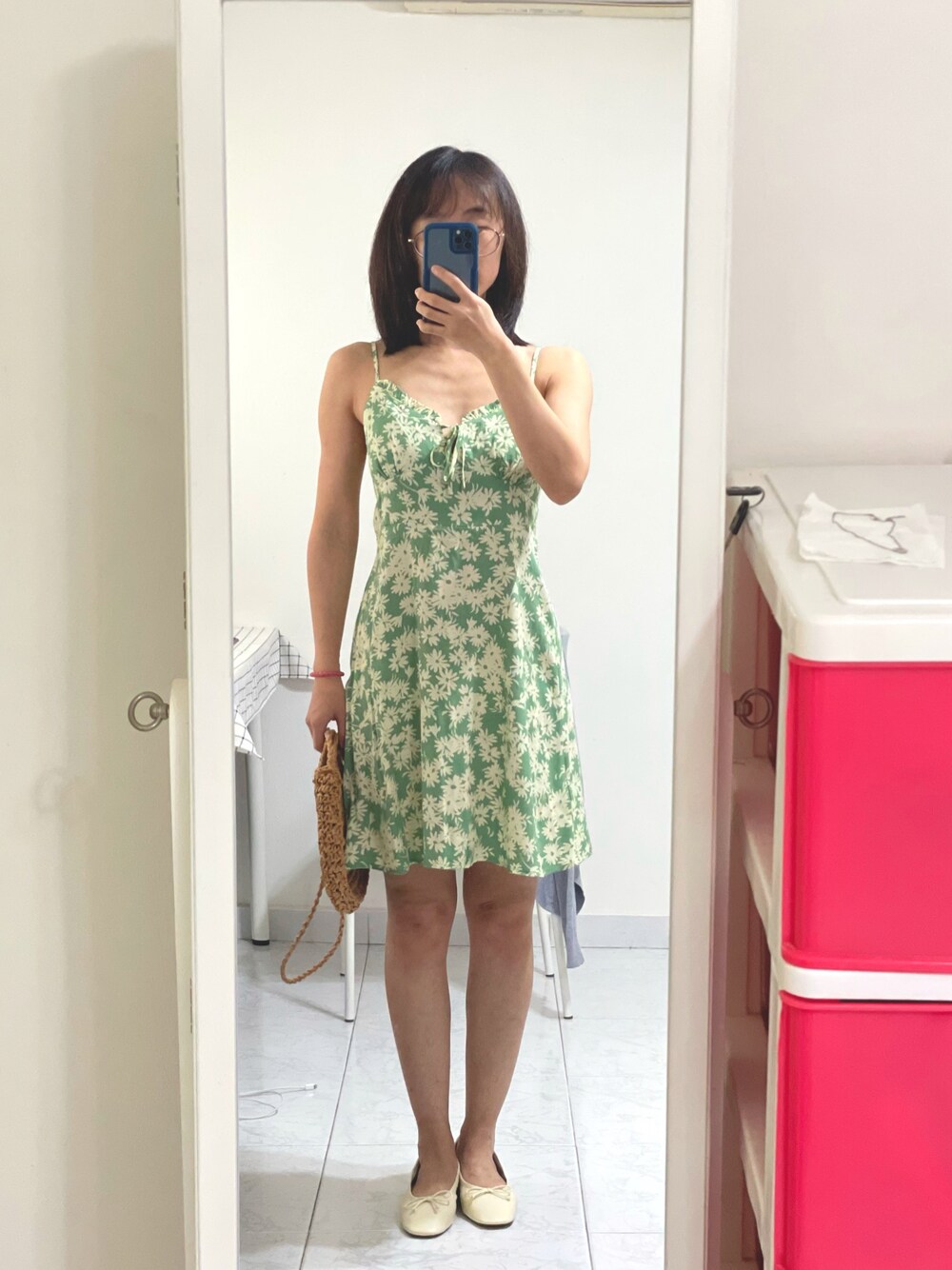 「summer、girl、floral、beach、French、camisole、whydidibuythis、ballet shoes」｜「MANGOのアイテム（ワンピース、グリーン系）」を使った、sushibakerさん（レディース・161cm）の冬コーディネートの1枚目の写真