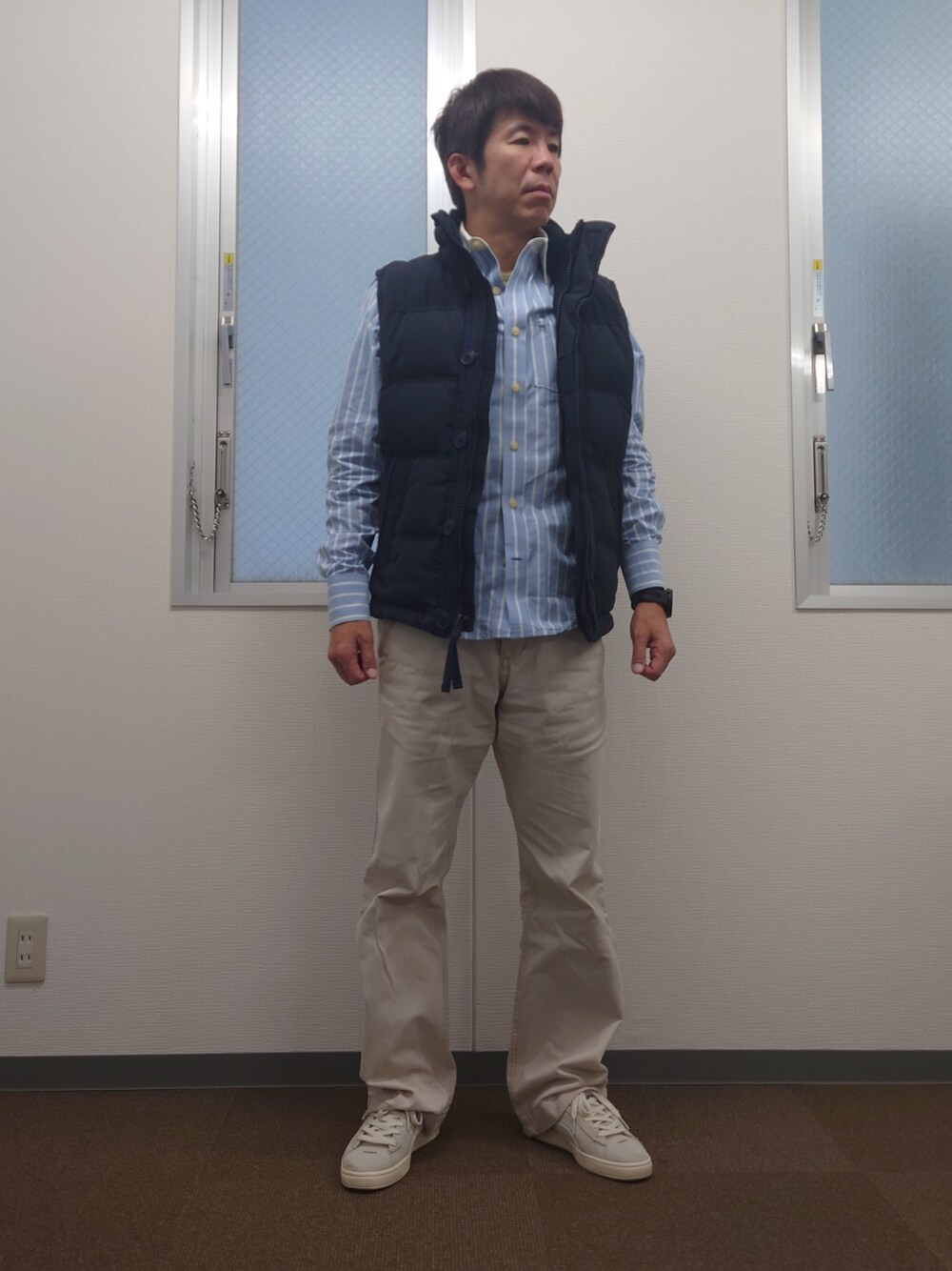「Abercrombie&Fitchのアイテム（チノパンツ、ベージュ系）」を使った、gisaoさん（メンズ・171cm）の秋コーディネートの1枚目の写真