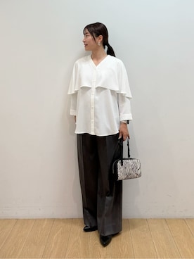 「INDIVI（インディヴィ）の【羽織りとしても活躍！】ケープカラーブラウス（シャツ/ブラウス、ホワイト系）」を使った、maiさん（レディース・153cm）の秋コーディネート