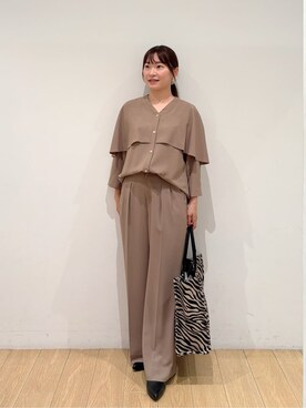 「INDIVI（インディヴィ）の【羽織りとしても活躍！】ケープカラーブラウス（シャツ/ブラウス、ブラウン系）」を使った、maiさん（レディース・153cm）の秋コーディネート