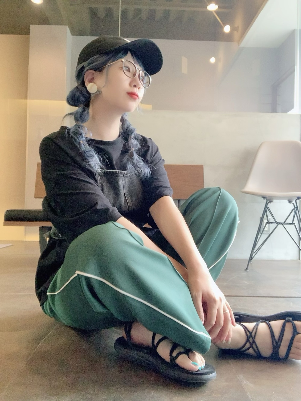 「ジャージ、キャップ、teva、サンダル、Tシャツ、キャミソール、リラックススタイル、プチプラコーデ」｜「TevaのTeva Voya Infinity 1019622（サンダル、ブラック系）」を使った、Kyu◡̈⃝⋆*さん（レディース・165cm）の夏コーディネートの1枚目の写真