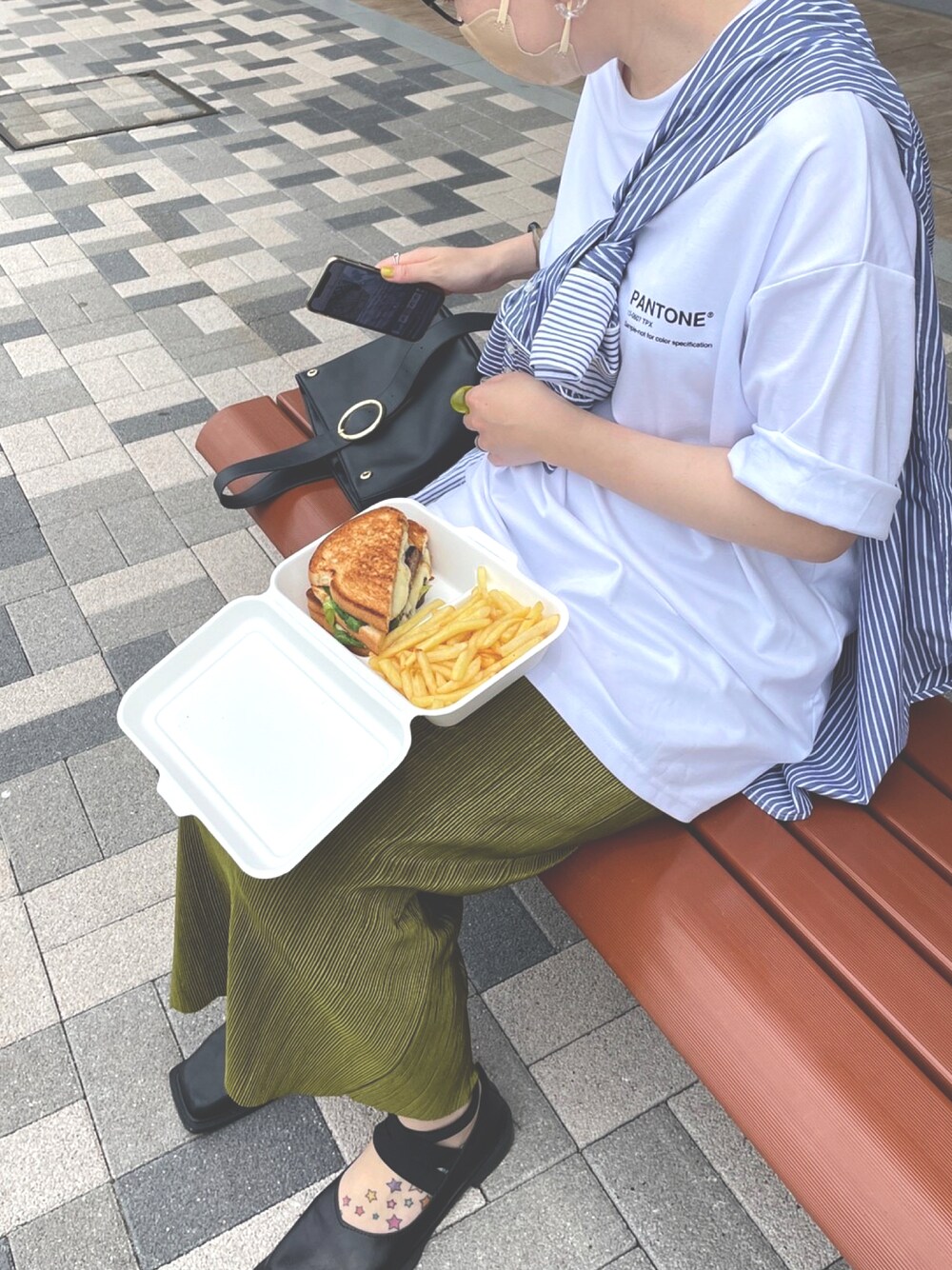 「大人カジュアル、たすき掛け、カジュアルコーデ、シャツスタイル、夏だ！Tシャツ着よう！、ロゴT、Tシャツ」｜「AMERICAN HOLICのアイテム（シャツ/ブラウス、ブルー系）」を使った、Kyu◡̈⃝⋆*さん（レディース・165cm）の夏コーディネートの1枚目の写真