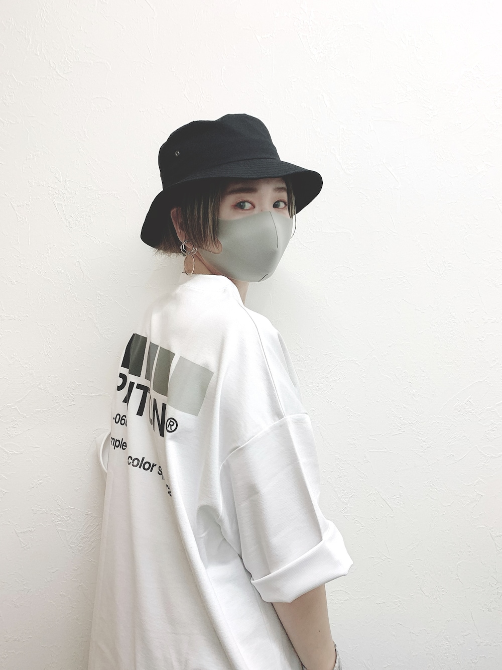 「シンプルコーデ、休日スタイル、カジュアル、バケットハット、夏コーデ、ラクチンコーデ、Tシャツ、ハット、夏だ！Tシャツ着よう！、高身長女子、ビッグシルエット」｜「BEAUTY&YOUTH UNITED ARROWSの＜paa＞BUCKET HAT/ハット.（ハット、ブラック系）」を使った、Kyu◡̈⃝⋆*さん（レディース・165cm）の夏コーディネートの1枚目の写真