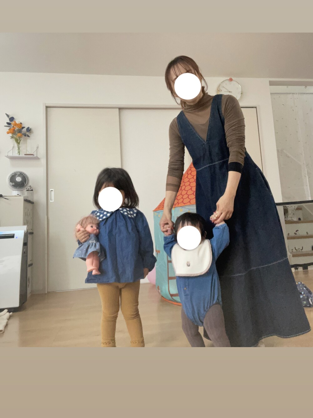 「秋服まるっと大公開、秋服コーデ、親子コーデ、シミラールック」｜「Birthdayのアイテム（シャツ/ブラウス、ブルー系）」を使った、るみたさん（レディース・149cm）の秋コーディネートの1枚目の写真