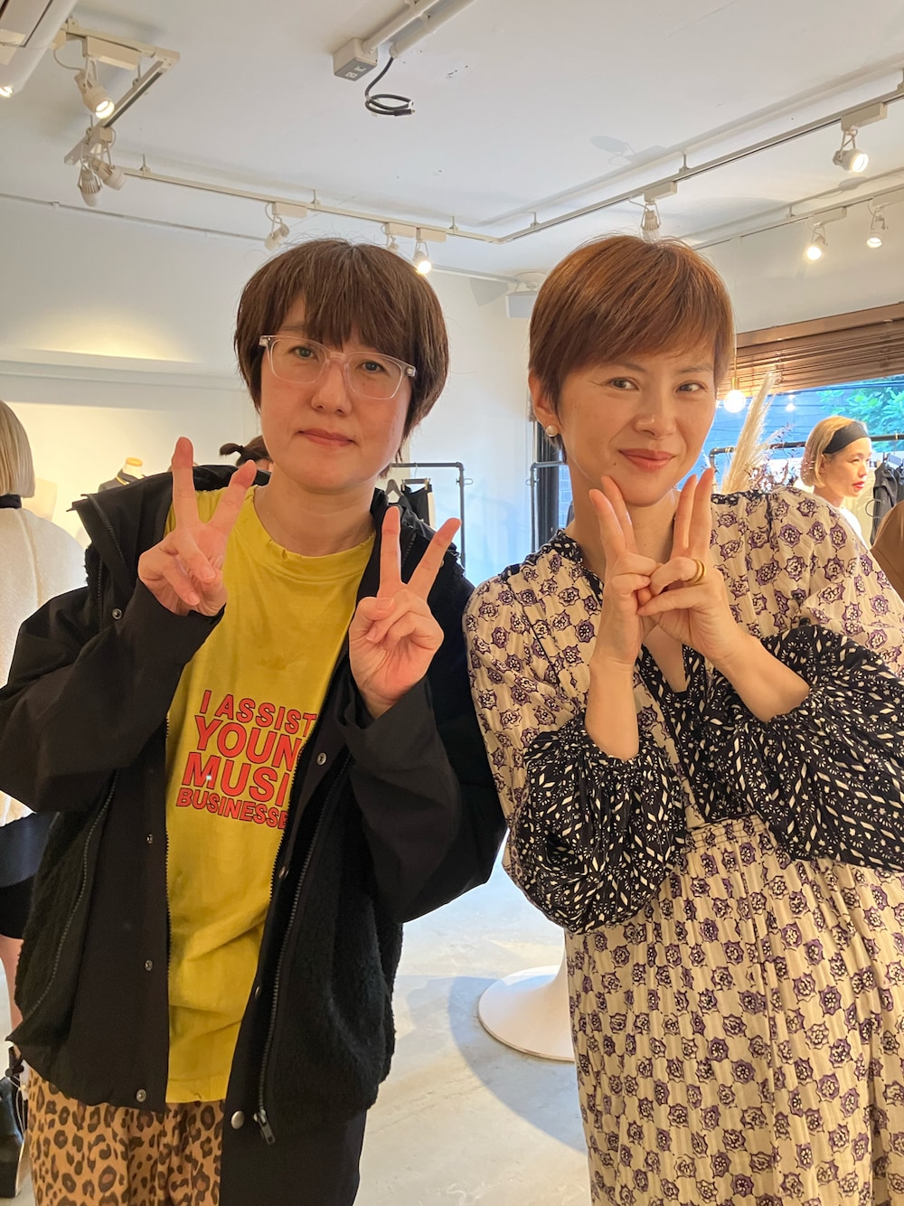 「CANAL JEANのアイテム（Tシャツ/カットソー、イエロー系）」を使った、megmixさん（レディース・171cm）の冬コーディネートの1枚目の写真