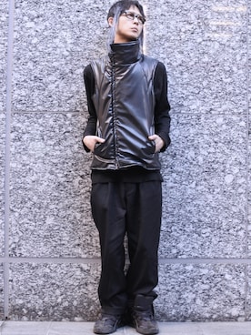「合皮ハイネック×ビッグカラーアレンジ中綿ベスト（ベスト、ブラック系）」を使った、ShotaroKonishiさん（メンズ・175cm）の冬コーディネート