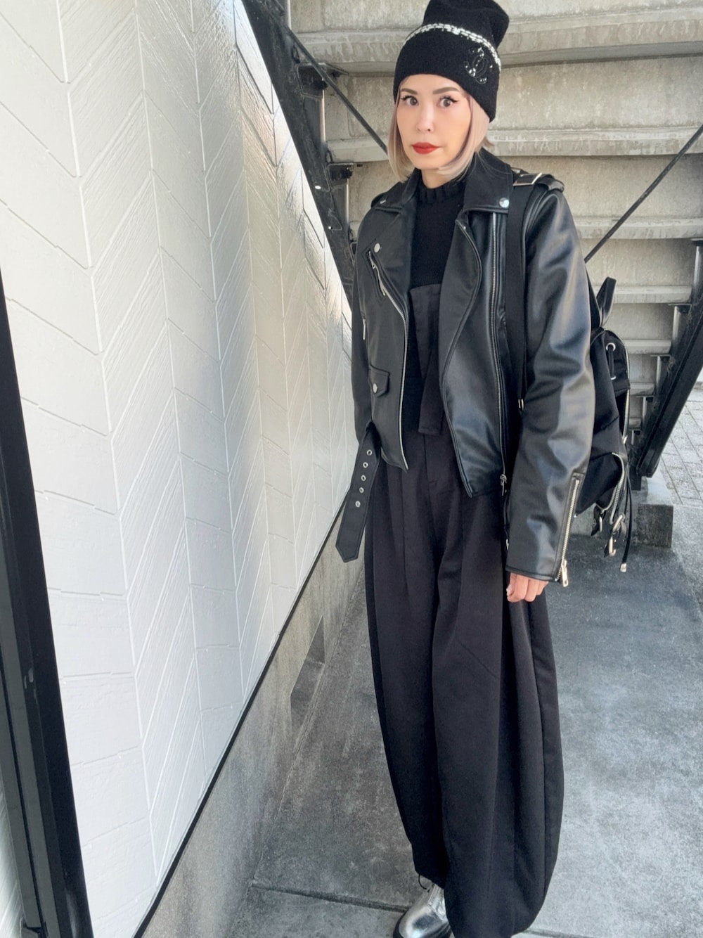 CHANELのニットキャップ/ビーニーを使ったレディース人気ファッション