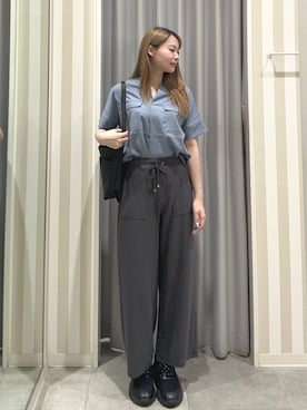 「SHOO・LA・RUE（シューラルー）の【洗濯後しわになりにくい/UV/吸水速乾】Wポケットが目を引く オンオフ使えるスキッパーブラウス（シャツ/ブラウス、ブルー系）」を使った、mik0511gさん（レディース）の夏コーディネート
