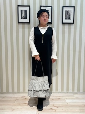 「SHOO・LA・RUE（シューラルー）の【洗濯機可】なめらかタッチ ハーフジップ Vネックジャンパースカート（ワンピース、ブラック系）」を使った、みさぼうさん（レディース・160cm）の冬コーディネート