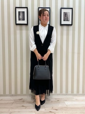「SHOO・LA・RUE（シューラルー）の【洗濯機可/通勤/裏地つき】プチフリルで上品に クルーネックブラウス（シャツ/ブラウス、ホワイト系）」を使った、みさぼうさん（レディース・160cm）の冬コーディネート