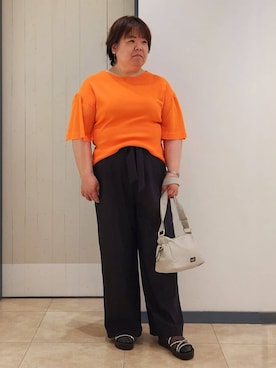 「grove（グローブ）の【晴れの日も雨の日も】撥水イージーワイドパンツ（その他パンツ、ブラック系）」を使った、minoriさん（レディース・155cm）の夏コーディネート