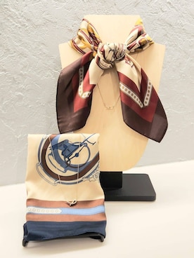 「grove（グローブ）の柄アソート大判スカーフ（バンダナ/スカーフ、レッド系）」を使った、minoriさん（レディース・155cm）の秋コーディネート