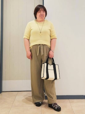 「grove（グローブ）のひんやり多機能・やわらかドライタッチ五分袖プルオーバー（ニット/セーター、イエロー系）」を使った、minoriさん（レディース・155cm）の夏コーディネート