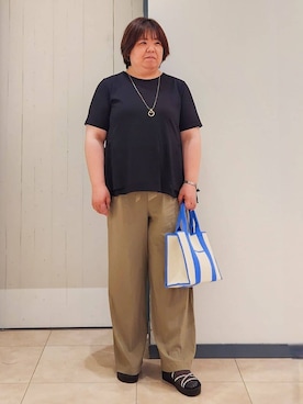 「grove（グローブ）の【UV・冷感】布帛使いフレアーTシャツ（Tシャツ/カットソー、ブラック系）」を使った、minoriさん（レディース・155cm）の夏コーディネート