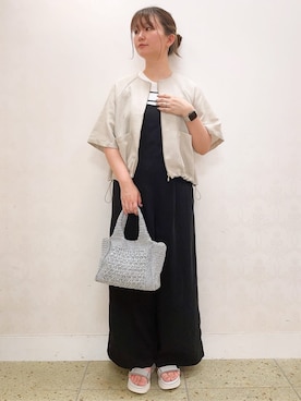 「grove（グローブ）の透け感と立体感で魅せる、大人の夏のメッシュワイドスリーブジャケット（ノーカラージャケット、ベージュ系）」を使った、satoさん（レディース・162cm）の夏コーディネート