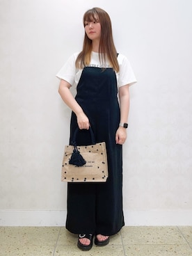 「grove（グローブ）の【UVカット・接触冷感】ベーシックロゴTシャツ（Tシャツ/カットソー、ホワイト系）」を使った、satoさん（レディース・162cm）の春コーディネート