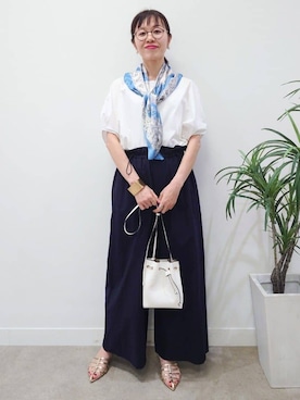 「アイテム（ストール/ショール）」を使った、MUTSUKOさん（レディース・163cm）の春コーディネート