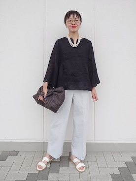 「UNTITLED（アンタイトル）の【接触冷感/麻混/洗える】ドライタッチキーネックブラウス（シャツ/ブラウス、ブラック系）」を使った、MUTSUKOさん（レディース・163cm）の夏コーディネート