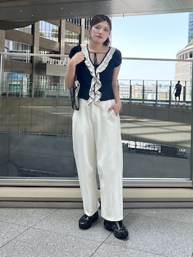 「FREE'S MART（フリーズマート）のアイレットフリルリブニット（ニット/セーター、ブラック系）」を使った、yuukiさん（レディース・165cm）の春コーディネート