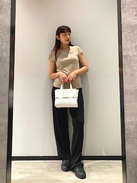 「ARMANI EXCHANGE（アルマーニエクスチェンジ）の【A|X アルマーニ エクスチェンジ】AXロゴ 半袖クルーネックTシャツ/SLIM（Tシャツ/カットソー、ベージュ系）」を使った、monaさん（レディース・167cm）の夏コーディネート
