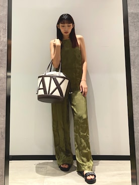「ARMANI EXCHANGE（アルマーニエクスチェンジ）の【A|X アルマーニ エクスチェンジ】IA AXリーフプリント ジャンプスーツ（つなぎ/オールインワン、グリーン系）」を使った、monaさん（レディース・167cm）の春コーディネート