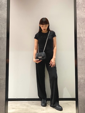 「ARMANI EXCHANGE（アルマーニエクスチェンジ）の【A|X アルマーニ エクスチェンジ】AXロゴ 半袖クルーネックTシャツ/SLIM（Tシャツ/カットソー、ブラック系）」を使った、monaさん（レディース・167cm）の夏コーディネート