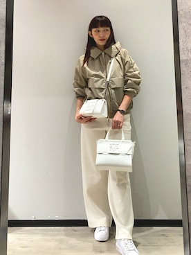「ARMANI EXCHANGE（アルマーニエクスチェンジ）の【A|X アルマーニ エクスチェンジ】ビッグポケット フーデッドブルゾンジャケット（ブルゾン、ベージュ系）」を使った、monaさん（レディース・167cm）の夏コーディネート