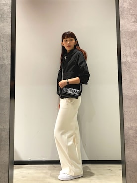 「ARMANI EXCHANGE（アルマーニエクスチェンジ）の【A|X アルマーニ エクスチェンジ】ビッグポケット フーデッドブルゾンジャケット（ブルゾン、ブラック系）」を使った、monaさん（レディース・167cm）の夏コーディネート