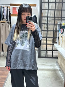 「LEPSIM（レプシィム）の袖レースレイヤード長袖T　645485（Tシャツ/カットソー、グレー系）」を使った、KID(キッド)さん（レディース・161cm）の春コーディネート