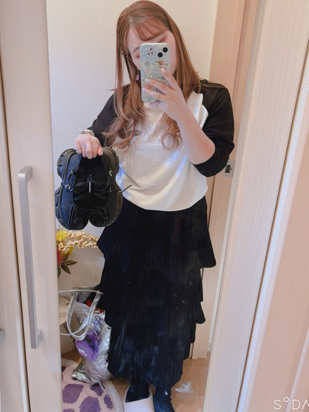 「きょうのふく、スカート、スカートスタイル、モノトーン、モノトーンコーデ、プチプラ、shein、SHEINコーデ」｜「Vipoaのリボンメリージェーンアグリーシューズ（スニーカー、ブラック系）」を使った、hazukiさん（レディース・152cm）の秋コーディネートの1枚目の写真