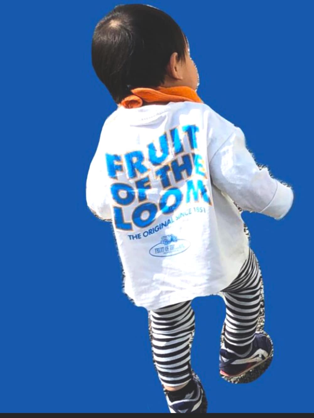 「未来のWEARISTAプロジェクト、キッズファッション、男の子コーデ、1歳」｜「FRUIT OF THE LOOMの【FRUIT OF THE LOOM】プリントロンT（80～160cm）（Tシャツ/カットソー、ホワイト系）」を使った、yoyo7212さん（キッズ・80cm）の秋コーディネートの1枚目の写真
