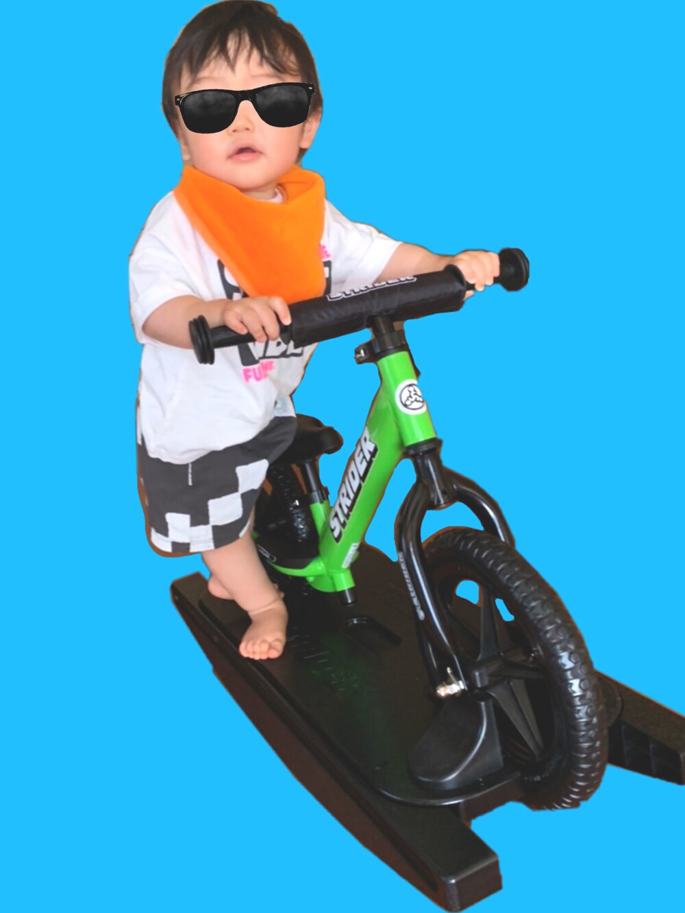 「ZARA KIDSのアイテム（Tシャツ/カットソー、ホワイト系）」を使った、yoyo7212さん（キッズ・80cm）の秋コーディネートの1枚目の写真