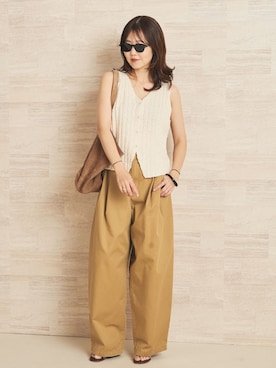 「plage（プラージュ）のBarrel Chinos パンツ（チノパンツ、ベージュ系）」を使った、yoshieさん（レディース・166cm）の夏コーディネート
