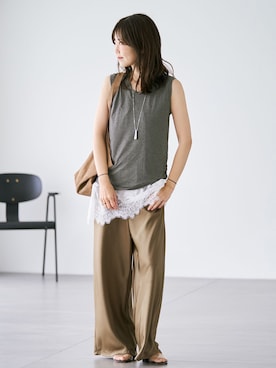 「plage（プラージュ）のCutoff satin パンツ（その他パンツ、グリーン系）」を使った、yoshieさん（レディース・166cm）の夏コーディネート