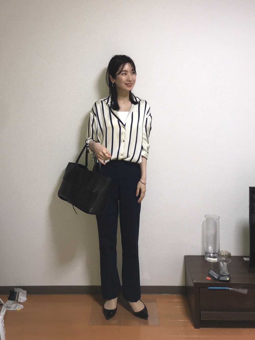 「theoryのアイテム（パンツ、ブルー系）」を使った、choeさん（レディース・163cm）の春コーディネートの1枚目の写真