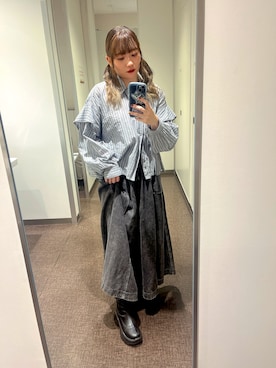 「アイテム（デニムスカート、グレー系）」を使った、こじまさん（レディース・155cm）の秋コーディネート