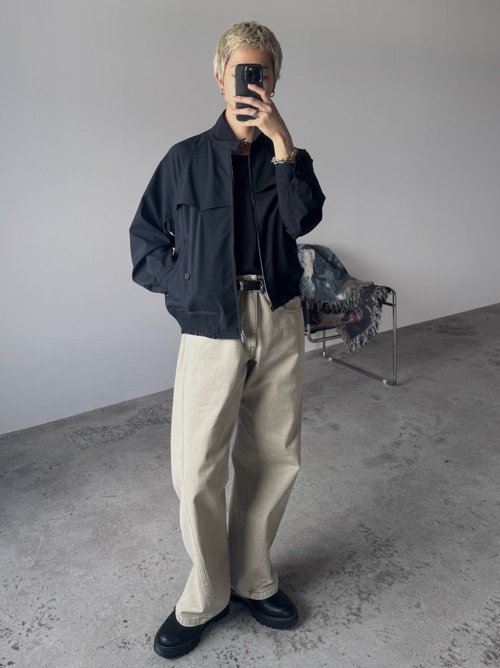 「秋コーデ、秋服準備はじめました、秋服、ブルゾン、ブルゾンコーデ、革靴、厚底シューズ、デニム、デニムパンツ、デートコーデ、休日スタイル、お出かけコーデ、きれいめカジュアル、タンクトップ」｜「WYM LIDNMのPE PLAID HARRINGTON JACKET（ブルゾン、グレー系）」を使った、たき さん（メンズ・170cm）の夏コーディネートの1枚目の写真