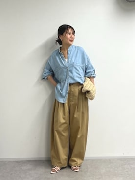 「アイテム（チノパンツ、イエロー系）」を使った、undixcors_officialさん（レディース・162cm）の春コーディネート