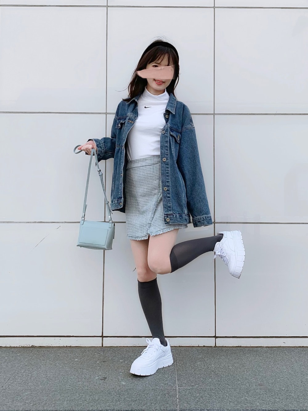 「オトナカジュアル、デニムジャケット、ツイード、ミニスカート、ナイキ、ハイネック、スニーカー、ハイソックス、スニーカーコーデ、ゆみっつ春のロゴまつり2023」｜「SLOBE IENAのLE DENIM × MARITAS BIG Gジャン【洗濯機使用可能】◆（デニムジャケット、ブルー系）」を使った、ぱぴさん（レディース・152cm）の春コーディネートの1枚目の写真
