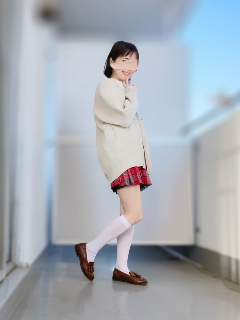 「少年JUMPフェス、大人かわいい、カーディガン、ミニスカート、チェックスカート、ローファー、ハイソックス、低身長コーデ、低身長女子、プチプラミックス」｜「WEGOのWEGO/【一部店舗限定】ハーネス付キチェックスカート（スカート、レッド系）」を使った、ぱぴさん（レディース・152cm）の冬コーディネートの1枚目の写真
