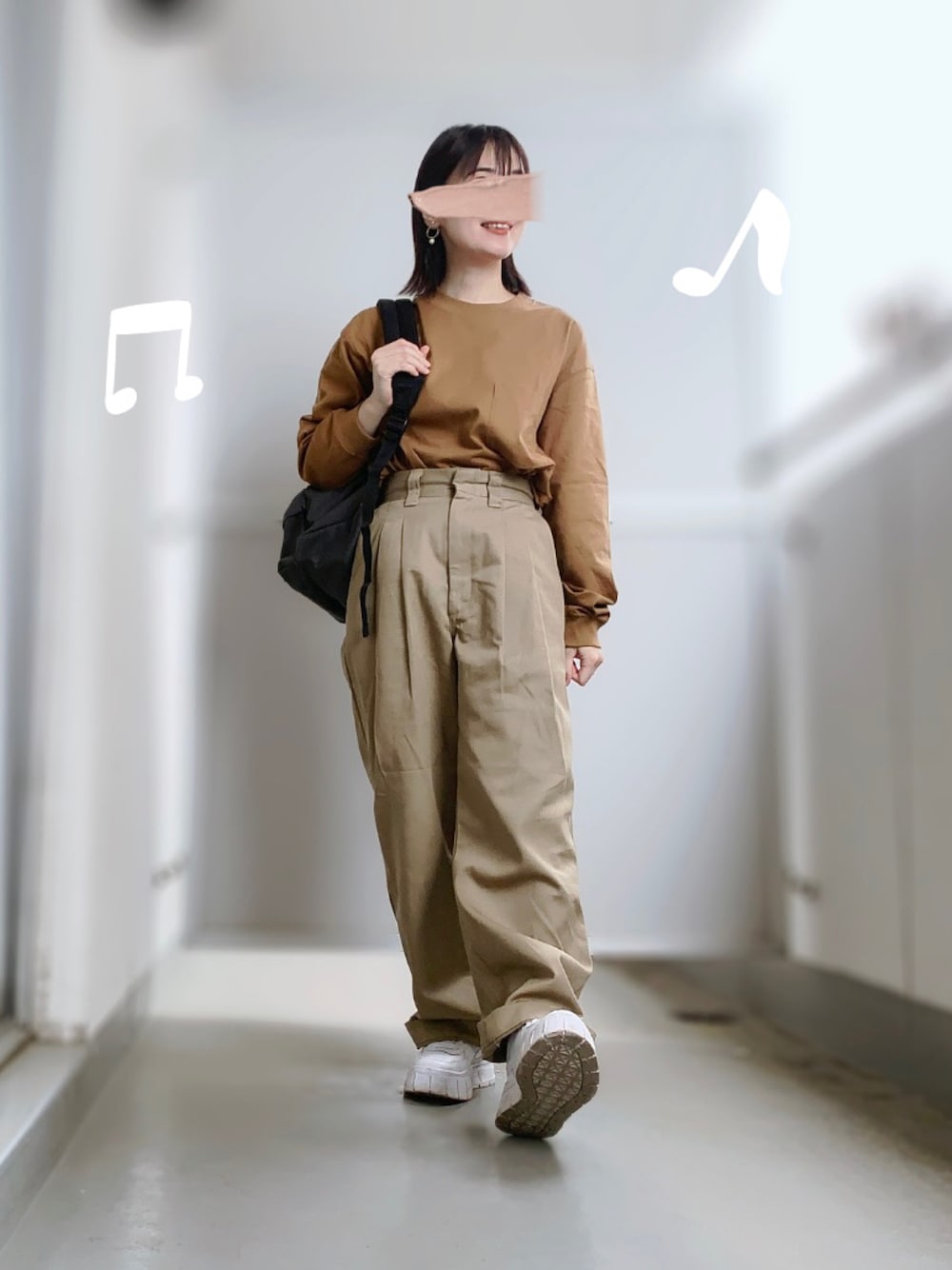 「オトナカジュアル、パンツコーデ、ロンT、チノパン、リュック、スニーカー、シンプルスタイル、楽チンコーデ、低身長女子、笑顔ふぇす」｜「THE SHINZONEのTHE SHINZONE | TOMBOY PANTS WOMEN（その他パンツ、ベージュ系）」を使った、ぱぴさん（レディース・152cm）の春コーディネートの1枚目の写真