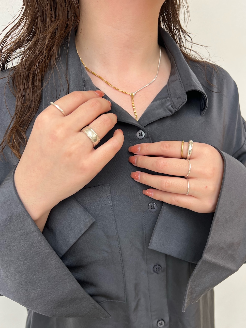 「TEN.のSILVER925 18KGP シェードコンビチェーンネックレス SV（ネックレス、シルバー系）」を使った、tanaka miku さん（レディース・167cm）の春コーディネートの1枚目の写真