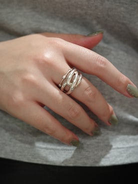 「TEN.（テン）のSILVER925 ミングルリング（リング、シルバー系）」を使った、tanaka miku さん（レディース・167cm）の秋コーディネート