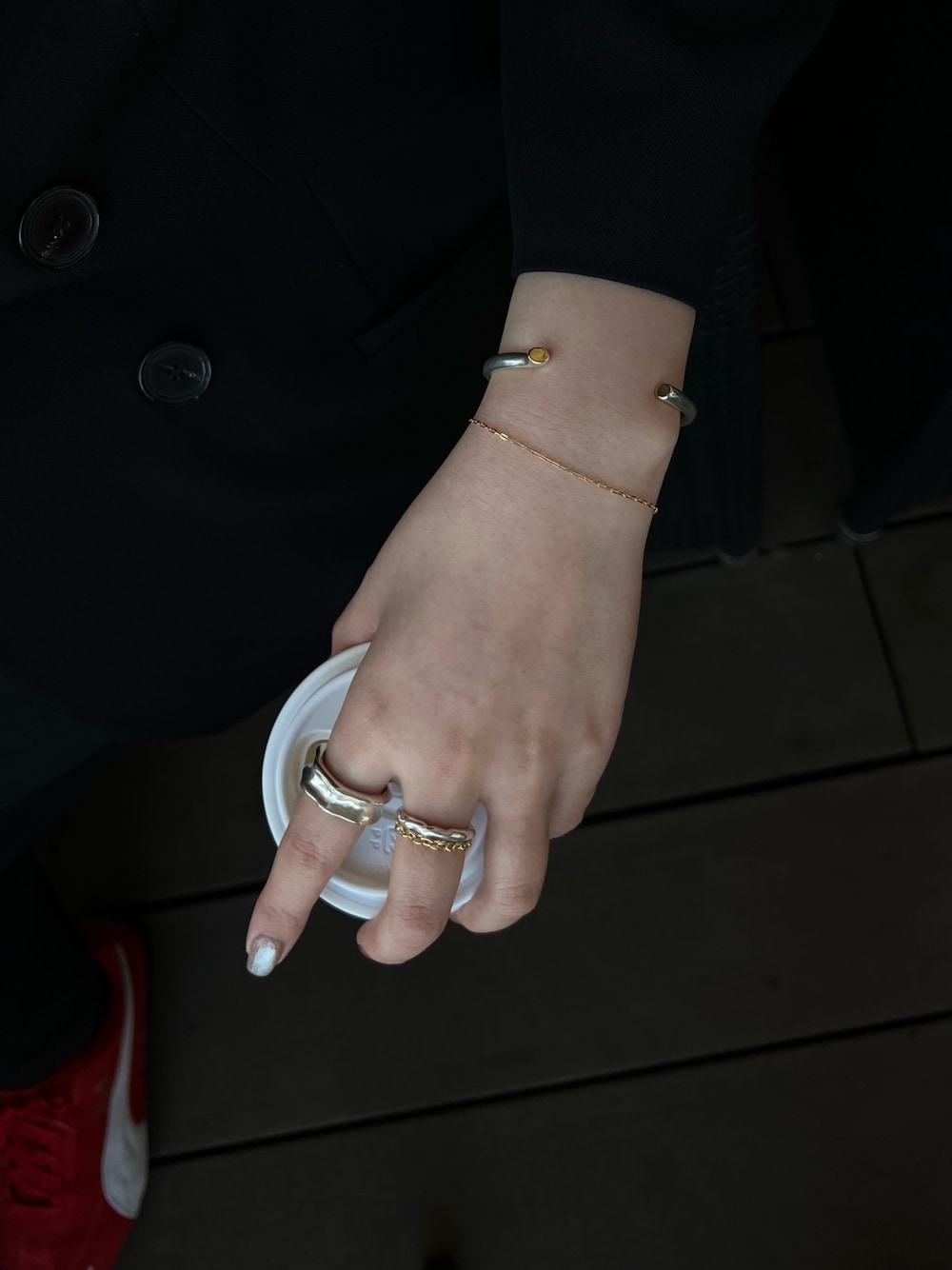 「TEN.のSILVER925 18KGP イコールバングル（ブレスレット、シルバー系）」を使った、tanaka miku さん（レディース・167cm）の春コーディネートの1枚目の写真