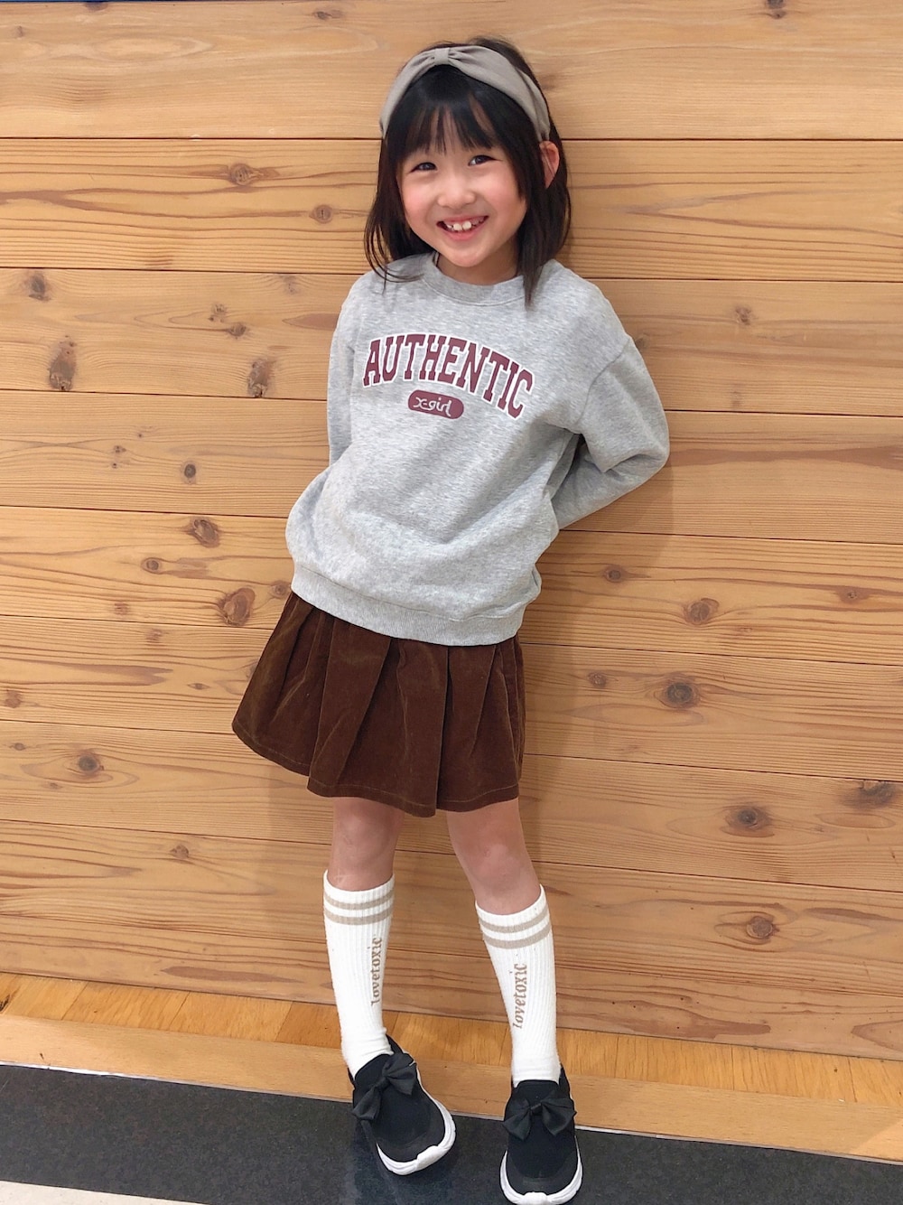 「キッズファッション、キッズコーデ、リセマイン、エックスガール」｜「LOVETOXICの縦ロゴミドルリブソックス（ソックス/靴下、ベージュ系）」を使った、さーちゃんさん（キッズ・125cm）の冬コーディネートの1枚目の写真