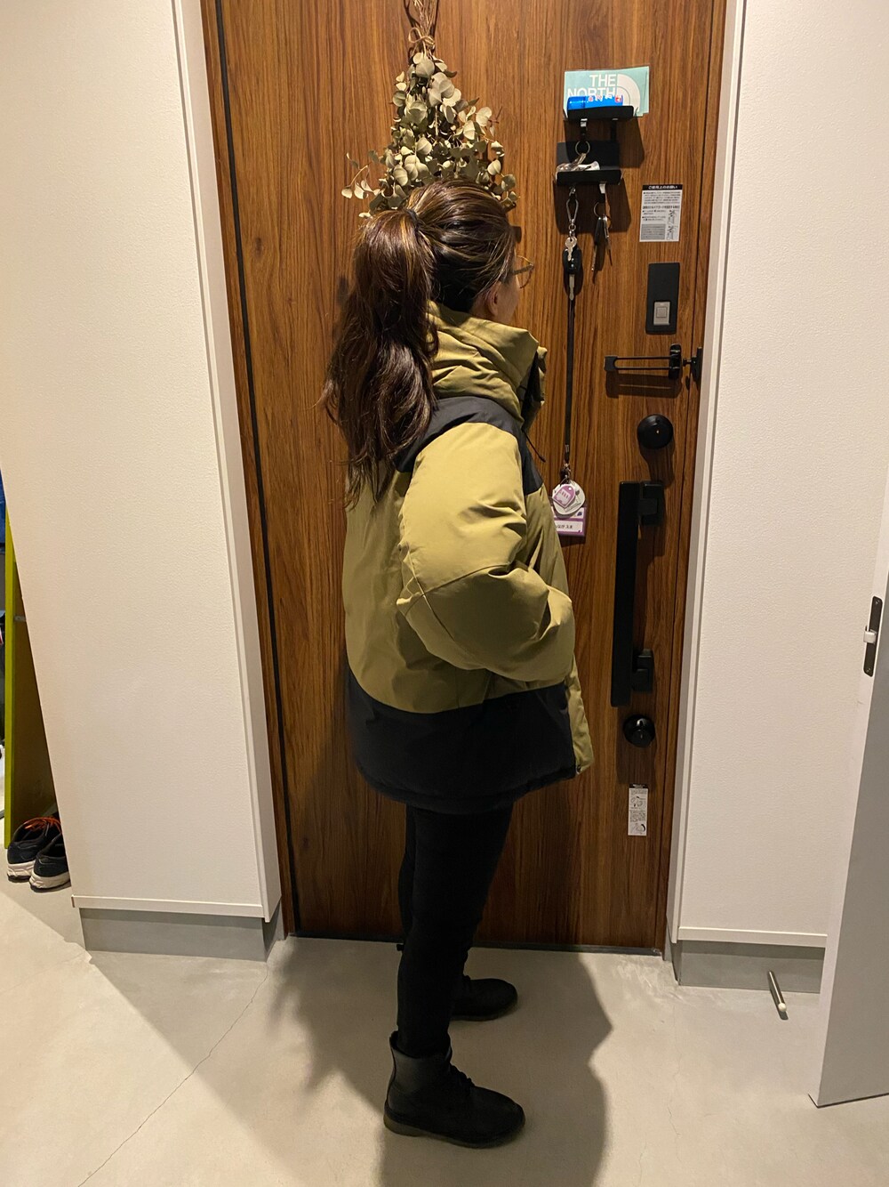 「オトナ女子、ファーストダウン、シンプル、フユコーデ、プチプラ」｜「FIRST DOWNのFirst Down/ファーストダウン WRAP DOWN PARKA ダウンパーカー ダウンジャケット（ダウンジャケット/コート、ベージュ系）」を使った、EMA.ENA Daddyさん（レディース・158cm）の秋コーディネートの1枚目の写真