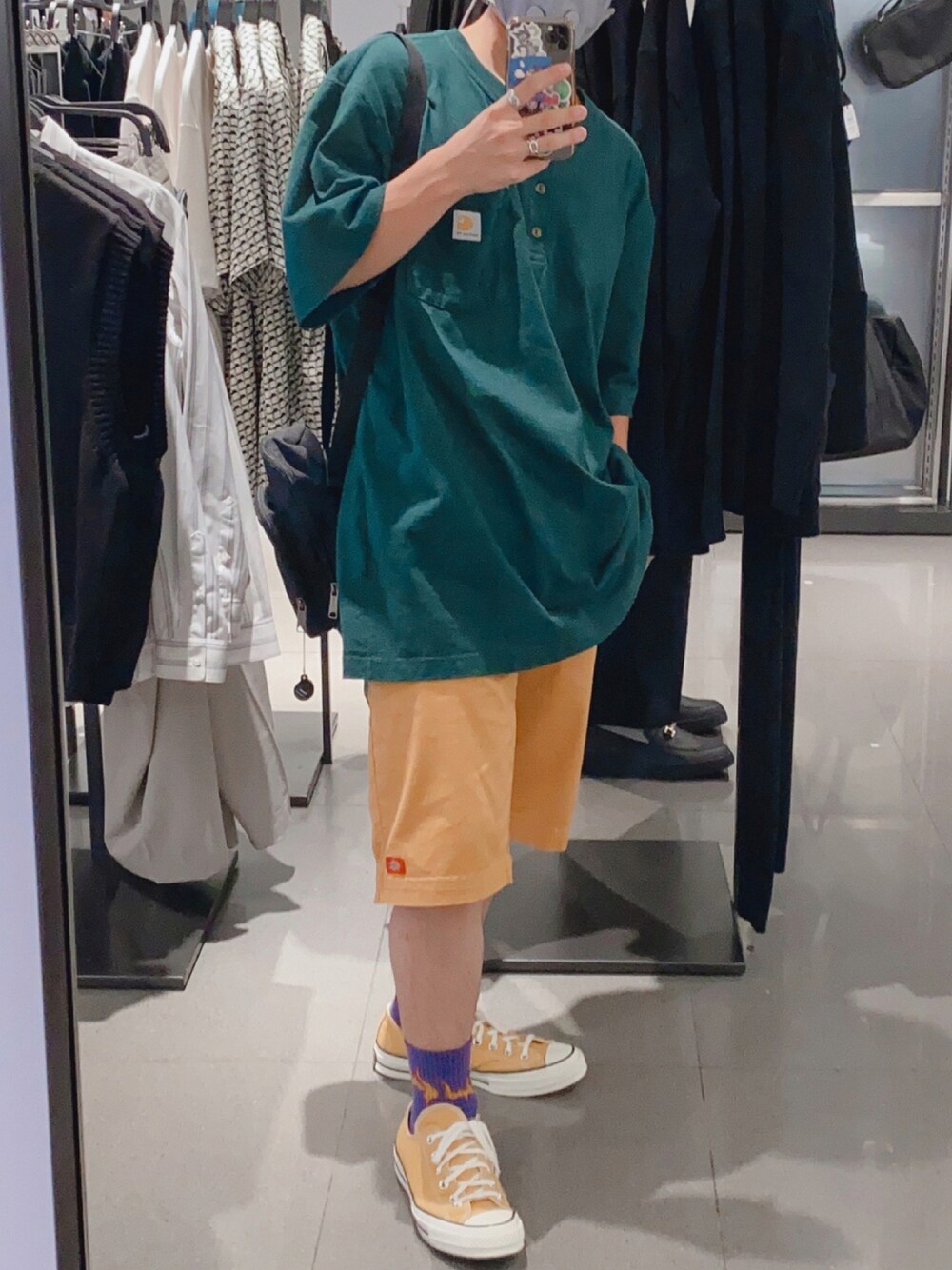 「オトナカジュアル、休日スタイル、ビッグシルエット、カジュアル、ハーフパンツ、古着、古着MIX、古着好きな人と繋がりたい、converse、Tシャツ/カットソー」｜「Carharttのアイテム（Tシャツ/カットソー、グリーン系）」を使った、kanataさん（メンズ・165cm）の夏コーディネートの1枚目の写真
