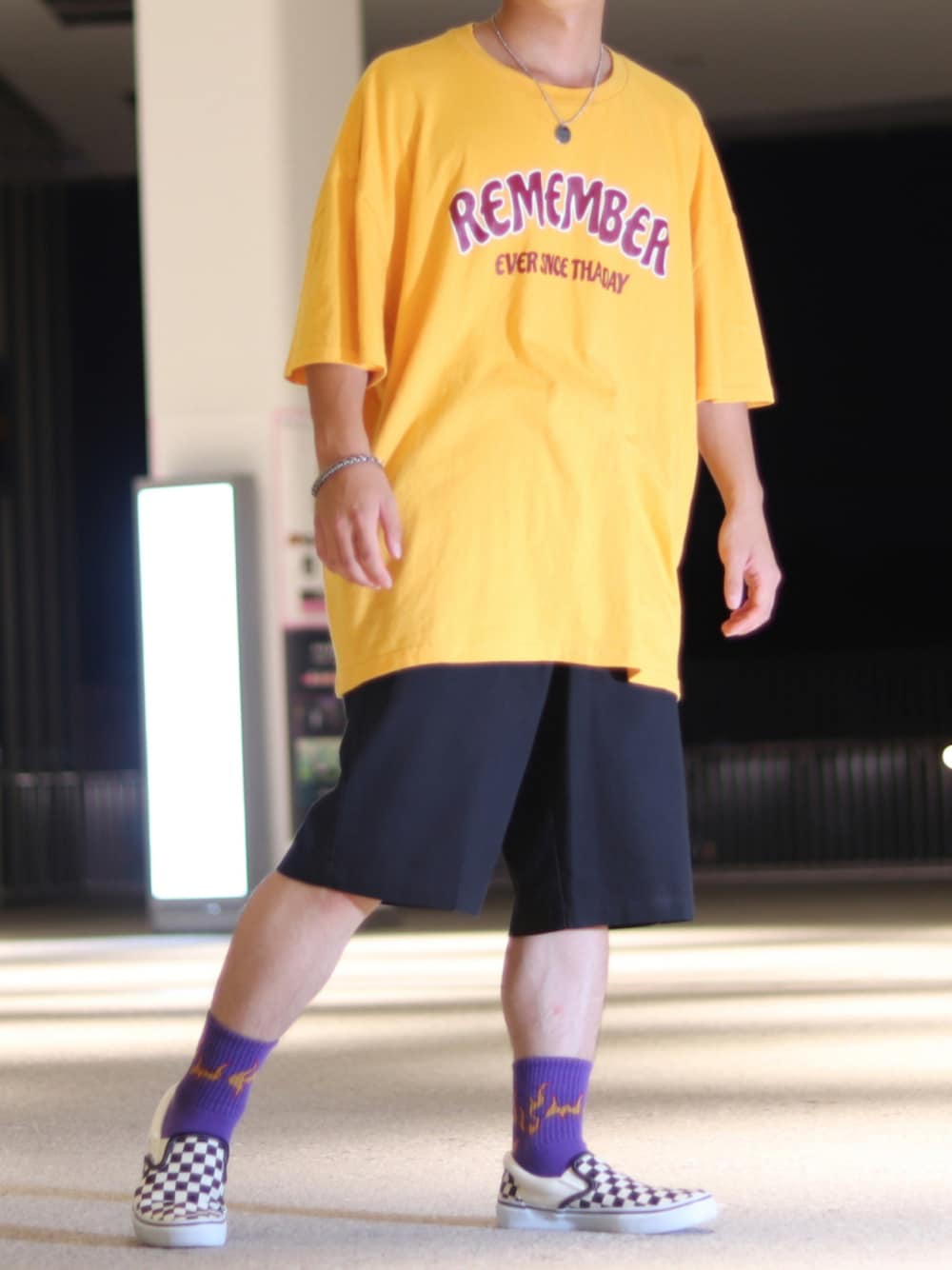 「カジュアルコーデ、Tシャツ、ハーフパンツ、オーバーサイズ、夏コーデ、夏、VANS、Dickies、低身長コーデ、ソックス」｜「rememberのアイテム（トップス、イエロー系）」を使った、kanataさん（メンズ・165cm）の夏コーディネートの1枚目の写真