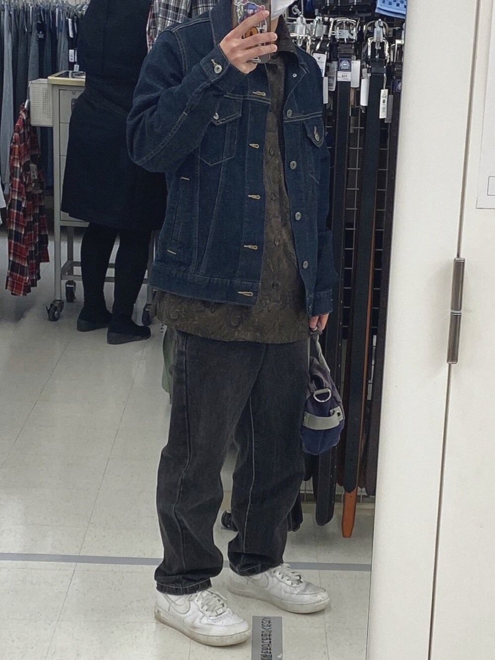「はじめましてコーデ、休日スタイル、春コーデ、休日コーデ、おしゃれさんと繋がりたい、低身長、NIKE、UNIQLO、デニムジャケット、デニム、シャツ」｜「UNIQLOのアイテム（デニムジャケット、ブルー系）」を使った、kanataさん（メンズ・165cm）の春コーディネートの1枚目の写真
