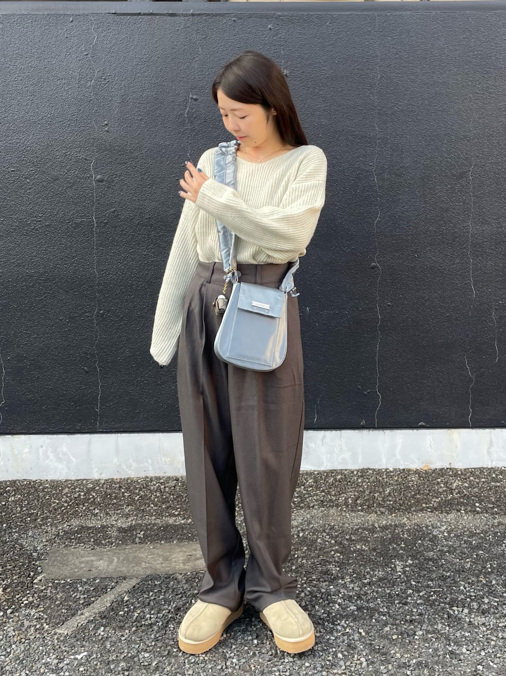 パンツを使った「キラキラニット」の人気ファッション